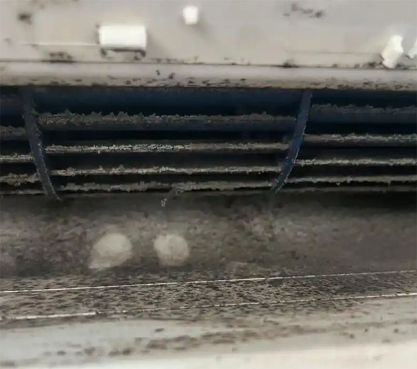 大理空调吹的风有股烧焦味是怎么回事